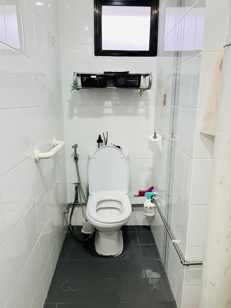 115 Bedok Reservoir Road HDB Flat For Sale at S$ 955,000 | PropertyGuru Singapore - Bathroom