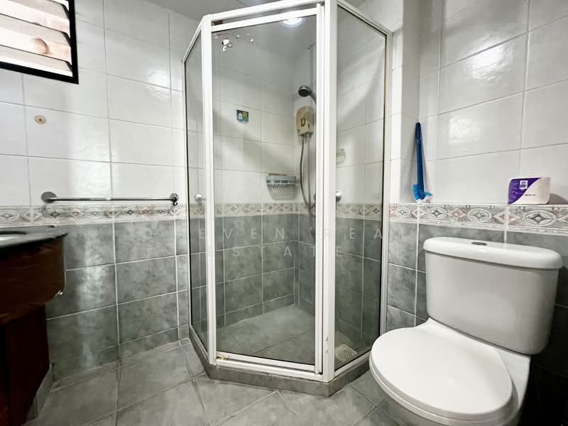 Eastvale, 31 Pasir Ris Drive 3, 3 Bedrooms, 1,195 sqft, Condominium For Rent, by DOEVEN REAL ESTATE, 500092752 - Bathroom - PropertyGuru.com.sg