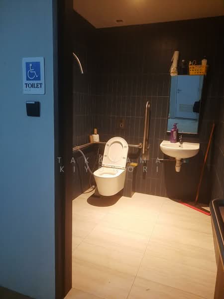Arab Street, Arab Street, 705 sqft, Food & Beverage For Rent, by Takayama Kiyonori, 500092758 - Bathroom - CommercialGuru.com.sg