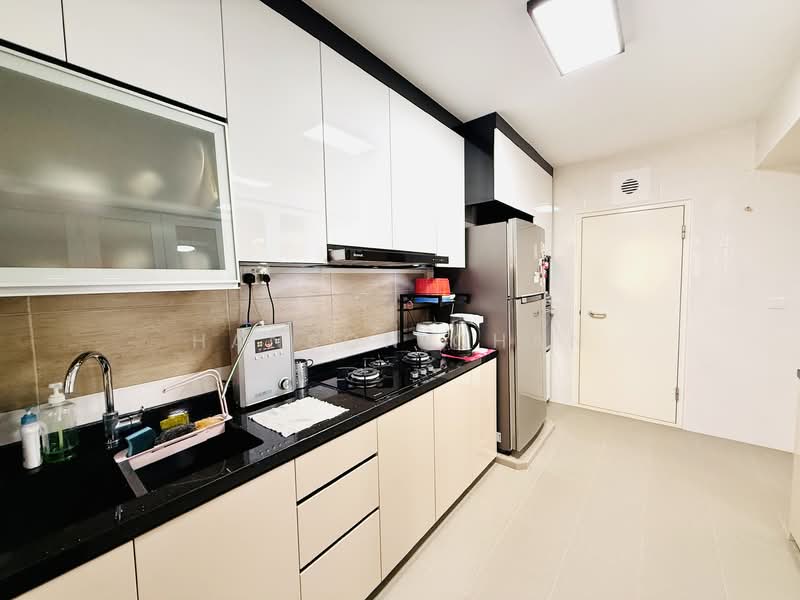 457A Sengkang West Road HDB Flat For Sale at S$ 798,000 | PropertyGuru Singapore - Kitchen