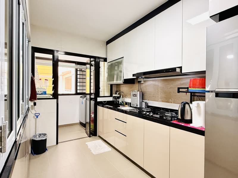457A Sengkang West Road HDB Flat For Sale at S$ 798,000 | PropertyGuru Singapore - Kitchen