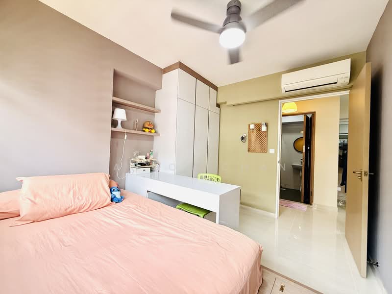 457A Sengkang West Road HDB Flat For Sale at S$ 798,000 | PropertyGuru Singapore - Bedroom