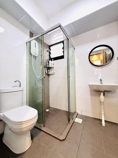 457A Sengkang West Road HDB Flat For Sale at S$ 798,000 | PropertyGuru Singapore - Bathroom