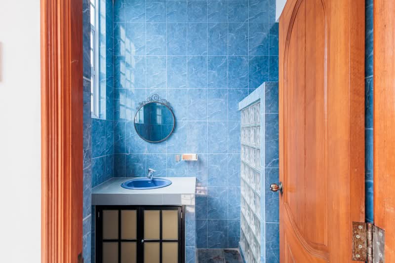 Jalan Leban Semi-Detached House For Sale at S$ 6,200,000 | PropertyGuru Singapore - Bathroom