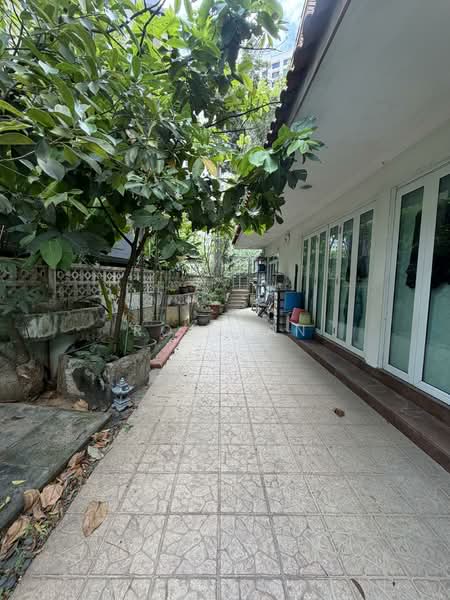 Thomson Garden Estate Terraced House For Sale at S$ 5,000,000 | PropertyGuru Singapore - Exterior