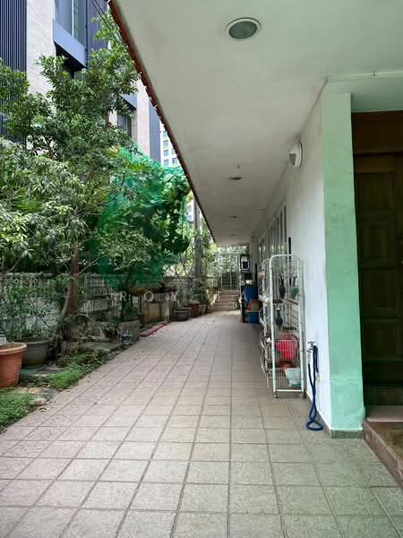 Thomson Garden Estate, Jalan Pintau, 3 Bedrooms, 2,002 sqft, Terraced House For Sale, by Roy Tan, 500092777 - Exterior - PropertyGuru.com.sg