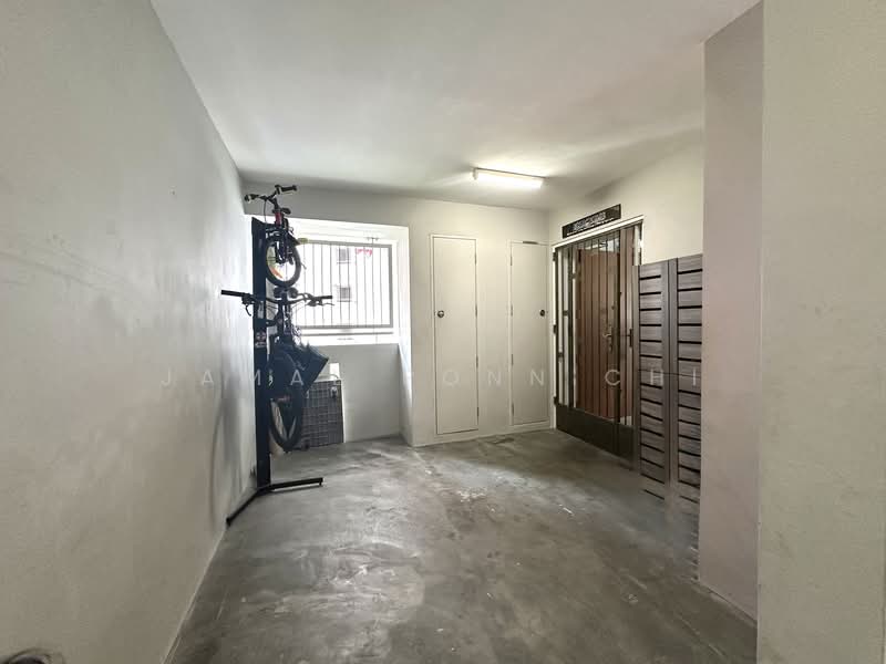 435C Bukit Batok West Avenue 5, 435C Bukit Batok West Avenue 5, 3 Bedrooms, 1,001 sqft, HDB Flat For Sale, by Jamal Ponnichi, 500092784 - Entrance - PropertyGuru.com.sg