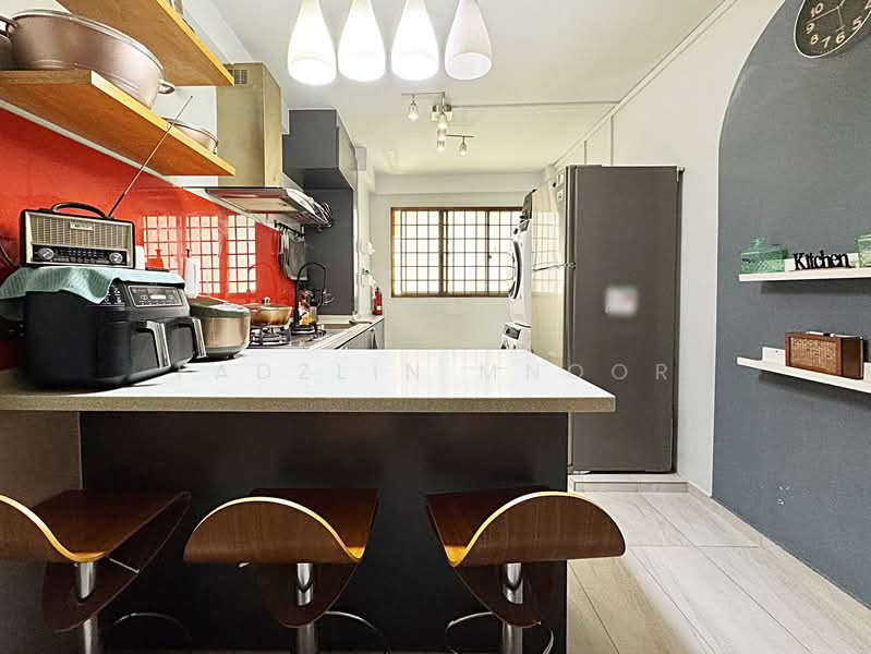 318 Bukit Batok Street 32 HDB Flat For Sale at S$ 515,000 | PropertyGuru Singapore - Kitchen