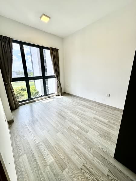 Lakeville Condominium For Sale at S$ 1,380,000 | PropertyGuru Singapore - Master bedroom 