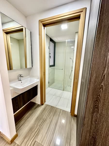 Lakeville Condominium For Sale at S$ 1,380,000 | PropertyGuru Singapore - Bathroom