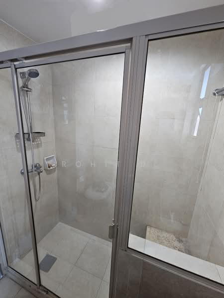 Dunman View, 100 Haig Road, 3 Bedrooms, 1,216 sqft, Condominium For Rent, by Rohit D., 500092798 - Master Bathroom - PropertyGuru.com.sg