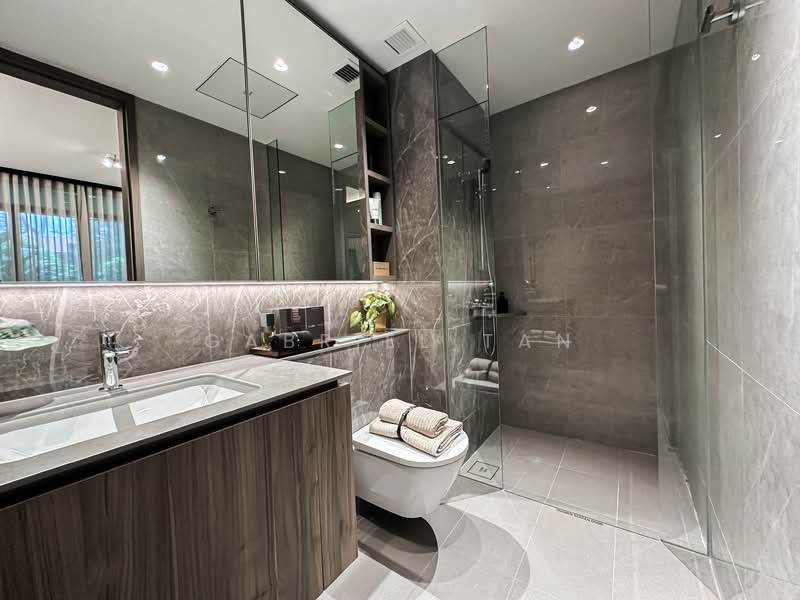 From $2.2k PSF 5-Bed 5-Bath in District 5 with Large Floor Size Condominium For Sale at S$ 3,906,000 | PropertyGuru Singapore - Junior Master Bathroom 1