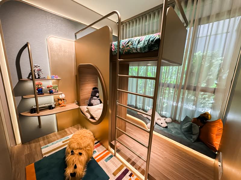 From $2.2k PSF 5-Bed 5-Bath in District 5 with Large Floor Size Condominium For Sale at S$ 3,906,000 | PropertyGuru Singapore - Junior Master Bedroom 2