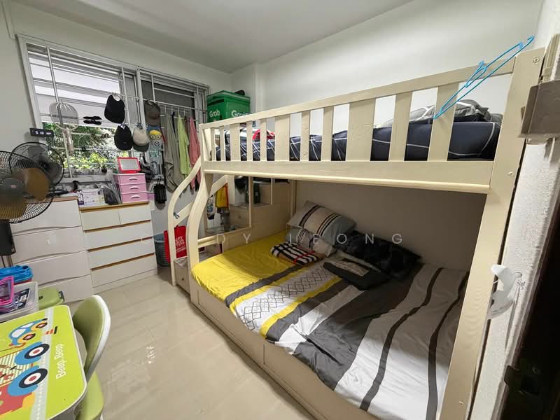 813 Jurong West Street 81 HDB Flat For Sale at S$ 530,000 | PropertyGuru Singapore - Bedroom