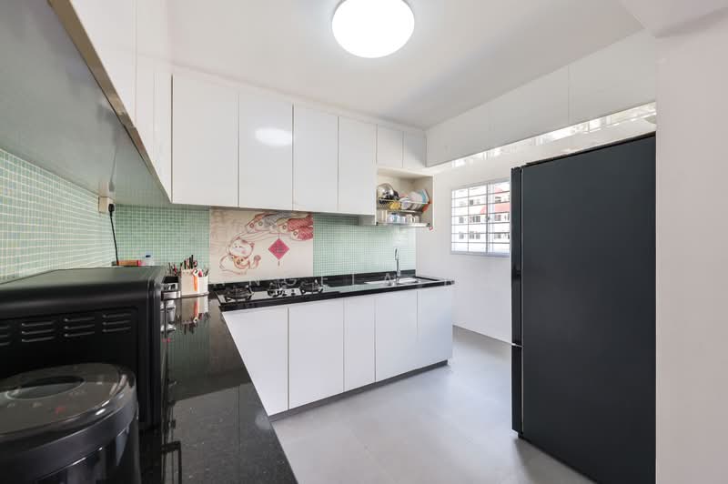 15 Eunos Crescent HDB Flat For Sale at S$ 750,000 | PropertyGuru Singapore - Kitchen
