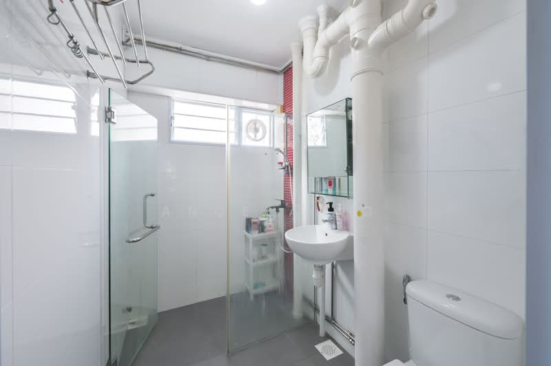 15 Eunos Crescent HDB Flat For Sale at S$ 750,000 | PropertyGuru Singapore - Bathroom