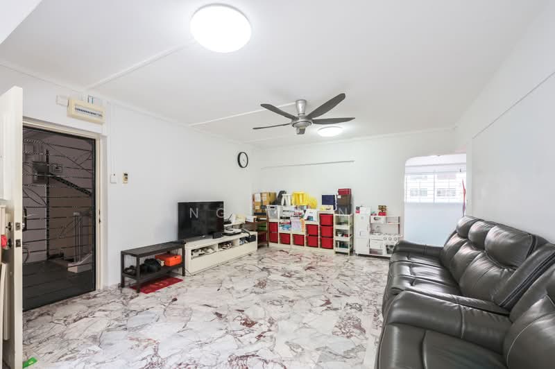 15 Eunos Crescent HDB Flat For Sale at S$ 750,000 | PropertyGuru Singapore - Living Room
