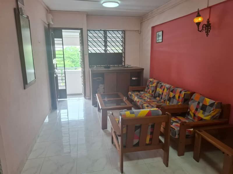102 Jurong East Street 13 HDB Flat For Sale at S$ 428,000 | PropertyGuru Singapore - Living Room