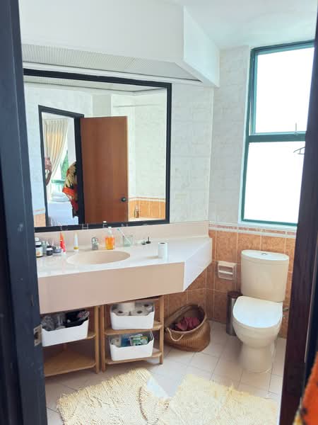 Highgate, 28 Highgate Walk, 3 Bedrooms, 1,400 sqft, Condominium For Rent, by Cheng Hoon Tan, 500092855 - Bathroom - PropertyGuru.com.sg