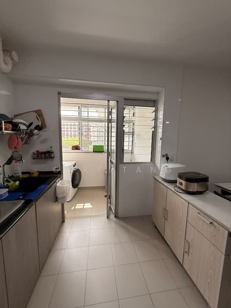 140A Corporation Drive HDB Flat For Sale at S$ 860,000 | PropertyGuru Singapore - Kitchen