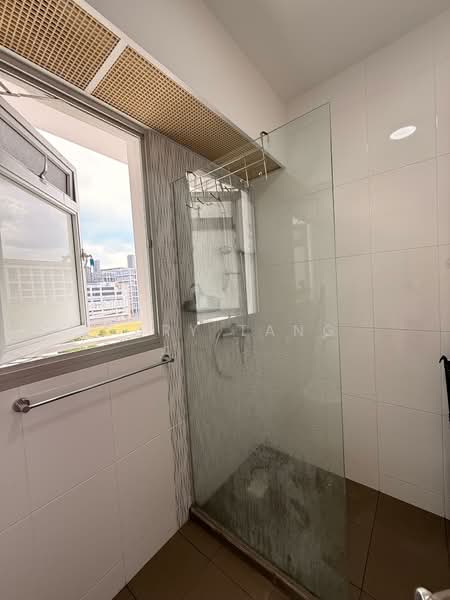 140A Corporation Drive HDB Flat For Sale at S$ 860,000 | PropertyGuru Singapore - Bathroom