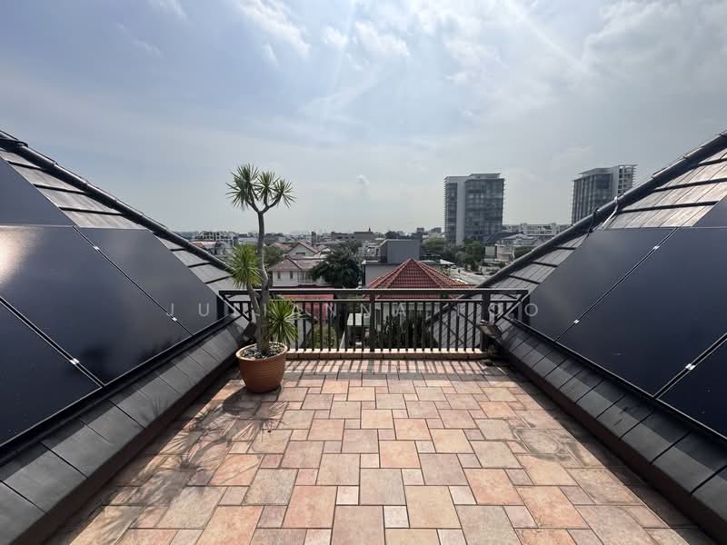 Siglap Avenue Detached House For Sale at S$ 16,999,999 | PropertyGuru Singapore - Roof
