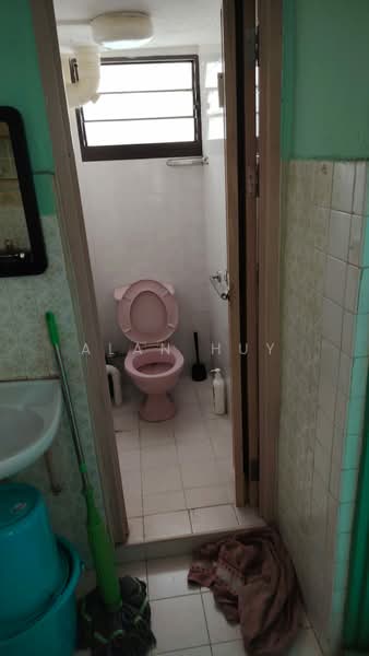 131 Jalan Bukit Merah, 131 Jalan Bukit Merah, Room Rental, 200 sqft, HDB Flat For Rent, by Alan Huy, 500092880 - Bathroom - PropertyGuru.com.sg