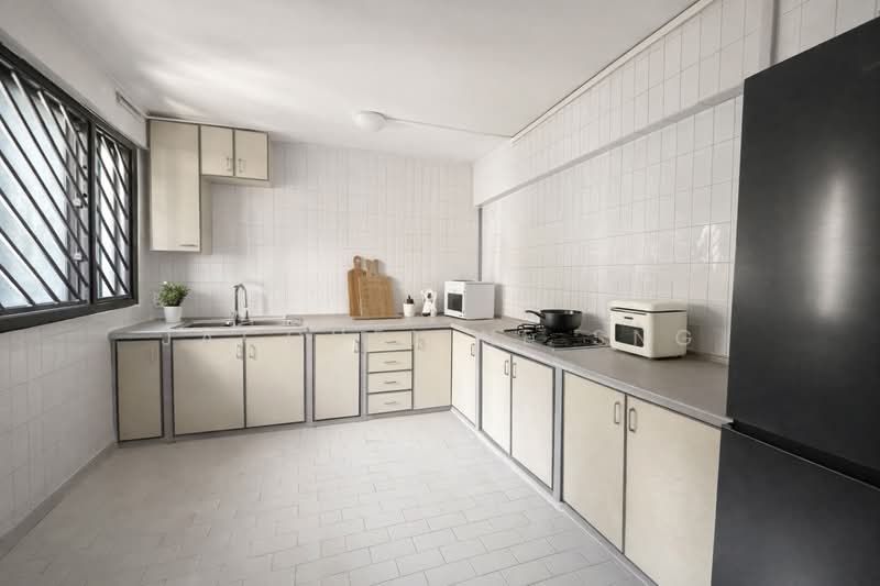 150A Bishan Street 11 HDB Flat For Sale at S$ 718,000 | PropertyGuru Singapore - Kitchen