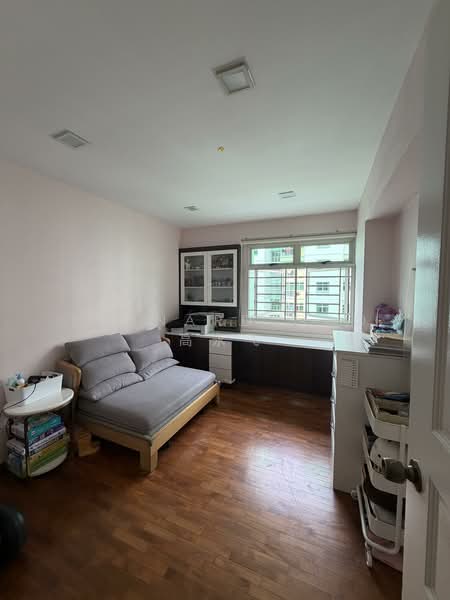 201B Punggol Field HDB Flat For Sale at S$ 718,000 | PropertyGuru Singapore - Study