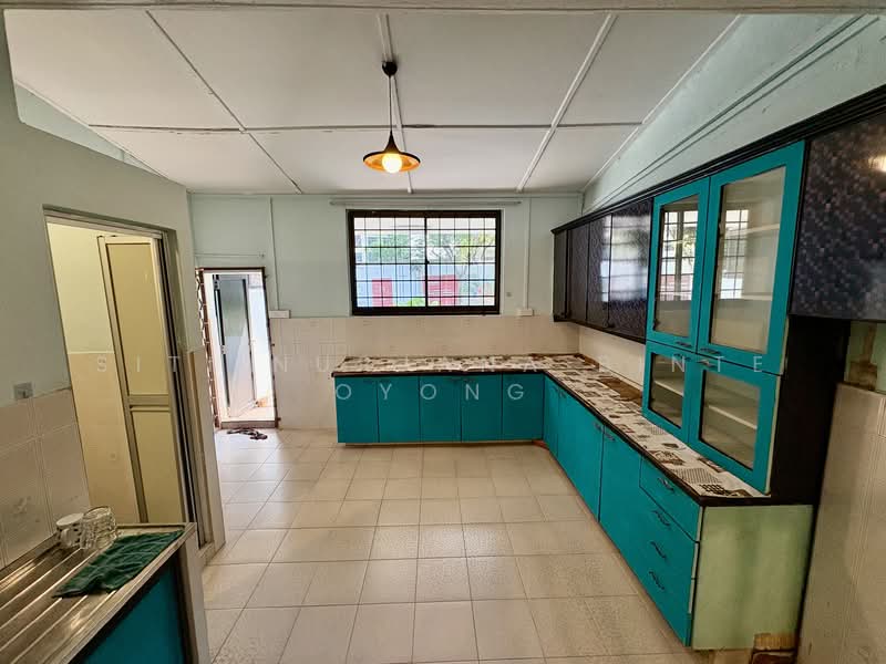 Thomson Garden Estate Terraced House For Sale at S$ 3,550,000 | PropertyGuru Singapore - Kitchen