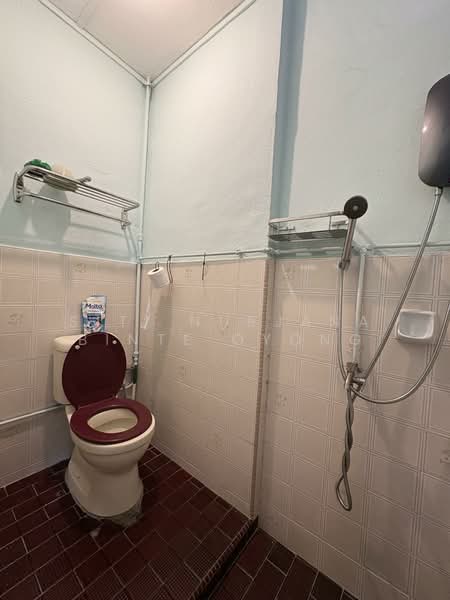 Thomson Garden Estate Terraced House For Sale at S$ 3,550,000 | PropertyGuru Singapore - Bathroom