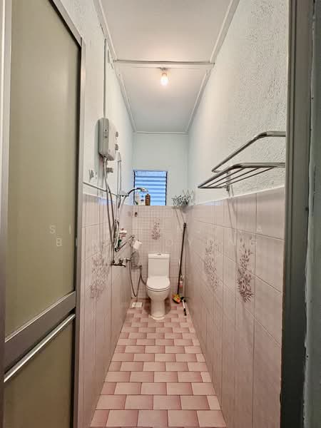 Thomson Garden Estate Terraced House For Sale at S$ 3,550,000 | PropertyGuru Singapore - Bathroom