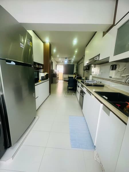 264 Waterloo Street HDB Flat For Sale at S$ 668,000 | PropertyGuru Singapore - Kitchen