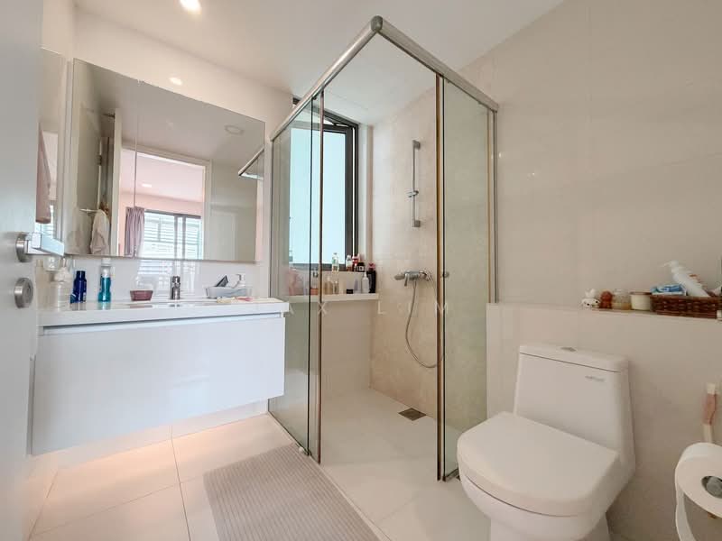 Sky Habitat Condominium For Sale at S$ 2,750,000 | PropertyGuru Singapore - Master Bathroom
