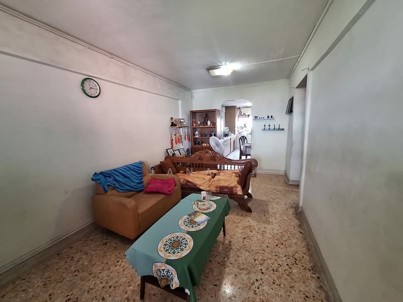334 Clementi Avenue 2 HDB Flat For Sale at S$ 380,000 | PropertyGuru Singapore - Living Room