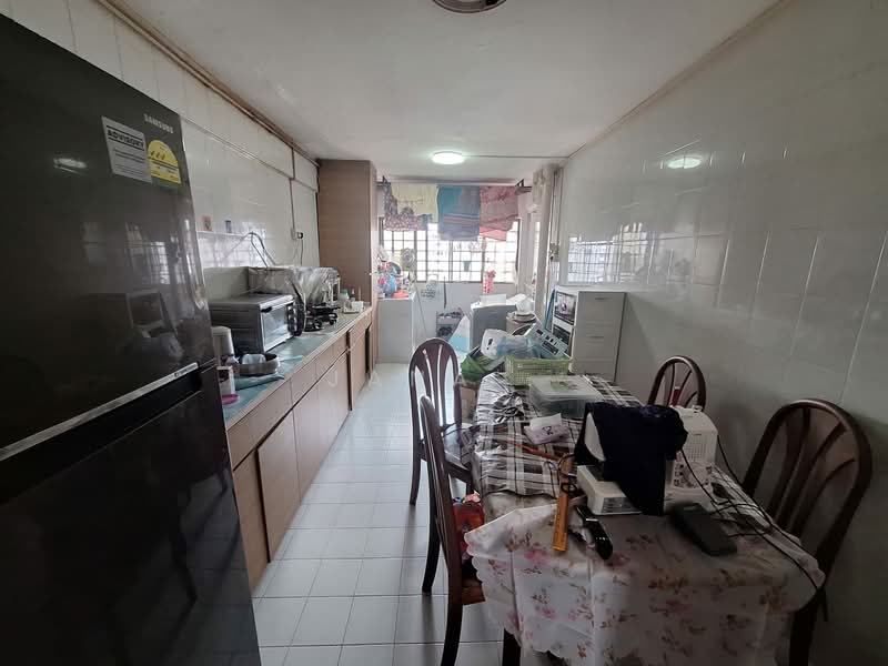 334 Clementi Avenue 2 HDB Flat For Sale at S$ 380,000 | PropertyGuru Singapore - Kitchen