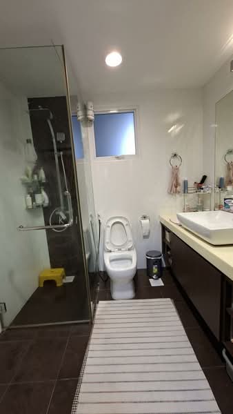 Westwood Park, Westwood Crescent, 5 Bedrooms, 3,200 sqft, Terraced House For Sale, by Kim Low, 500092938 - Bathroom - PropertyGuru.com.sg