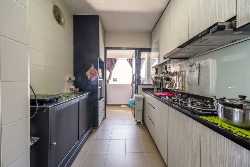 868A Tampines Avenue 8 HDB Flat For Sale at S$ 738,888 | PropertyGuru Singapore - Kitchen