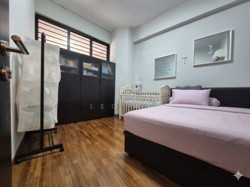 Lakepoint Condo Condominium For Sale at S$ 2,000,000 | PropertyGuru Singapore - Bedroom