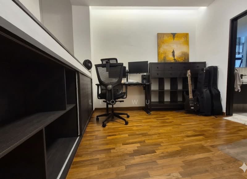 Lakepoint Condo Condominium For Sale at S$ 2,000,000 | PropertyGuru Singapore - Family / Study