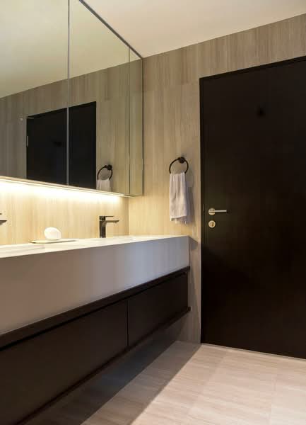 Lakepoint Condo Condominium For Sale at S$ 2,000,000 | PropertyGuru Singapore - Bathroom