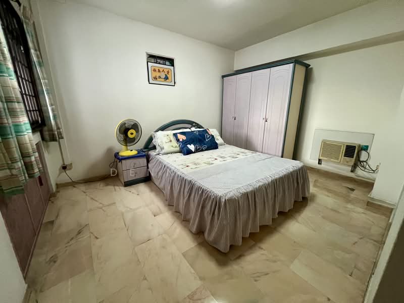 286D Toh Guan Road HDB Flat For Sale at S$ 918,000 | PropertyGuru Singapore - Master Bedroom