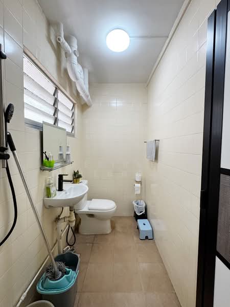505 Serangoon North Avenue 4 HDB Flat For Sale at S$ 878,000 | PropertyGuru Singapore - Common Bathroom