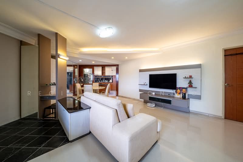 172 Gangsa Road HDB Flat For Sale at S$ 700,000 | PropertyGuru Singapore - Living Room