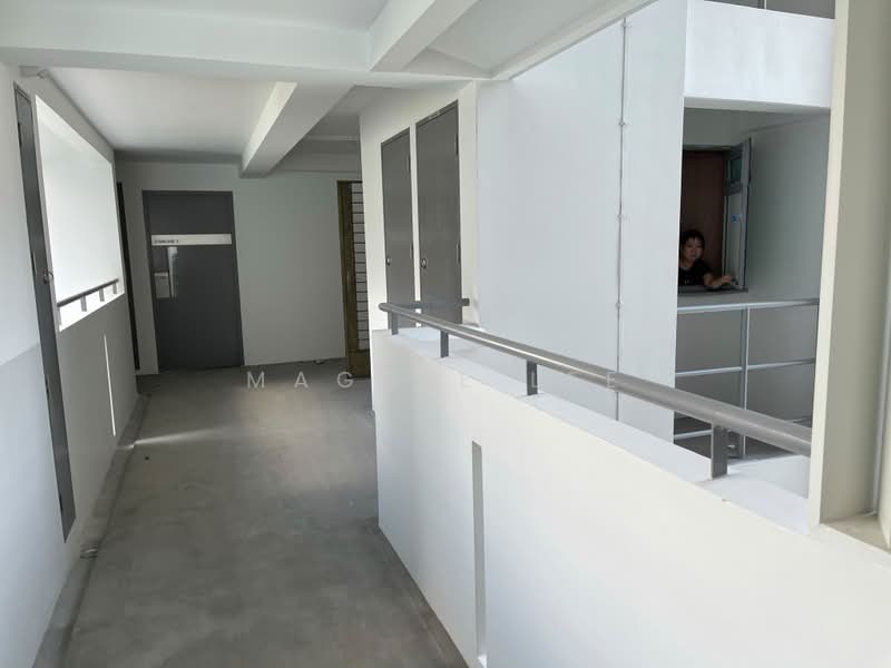 377A Hougang Street 32, 377A Hougang Street 32, 4 Bedrooms, 1,294 sqft, HDB Flat For Sale, by Maggie Lee, 500092968 - Corridor - PropertyGuru.com.sg