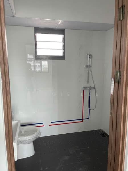377A Hougang Street 32, 377A Hougang Street 32, 4 Bedrooms, 1,294 sqft, HDB Flat For Sale, by Maggie Lee, 500092968 - Bathroom - PropertyGuru.com.sg