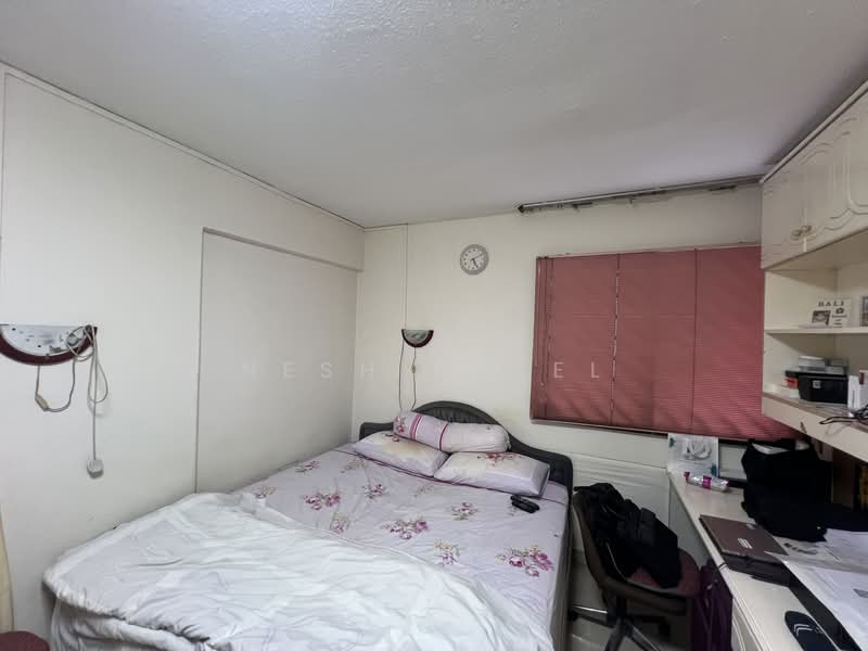 405 Jurong West Street 42 HDB Flat For Sale at S$ 830,000 | PropertyGuru Singapore - Bedroom