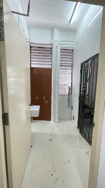Blk 226E Ang Mo Kio Avenue 1, Ang Mo Kio Avenue 1, 700 sqft, Shop / Shophouse For Rent, by Cherrie Ho, 500092988 - Interior - CommercialGuru.com.sg