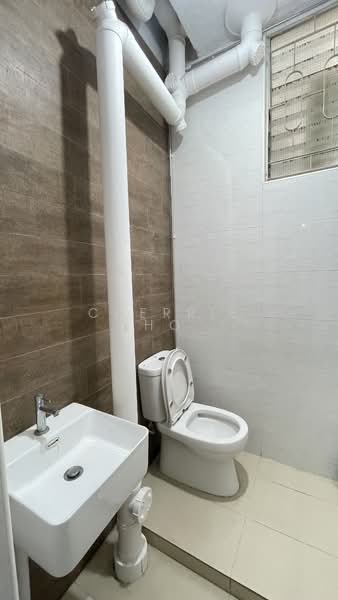 Blk 226E Ang Mo Kio Avenue 1, Ang Mo Kio Avenue 1, 700 sqft, Shop / Shophouse For Rent, by Cherrie Ho, 500092988 - Bathroom - CommercialGuru.com.sg