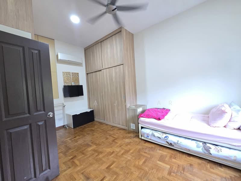 Loyang Villas Terraced House For Sale at S$ 2,650,000 | PropertyGuru Singapore - Bedroom